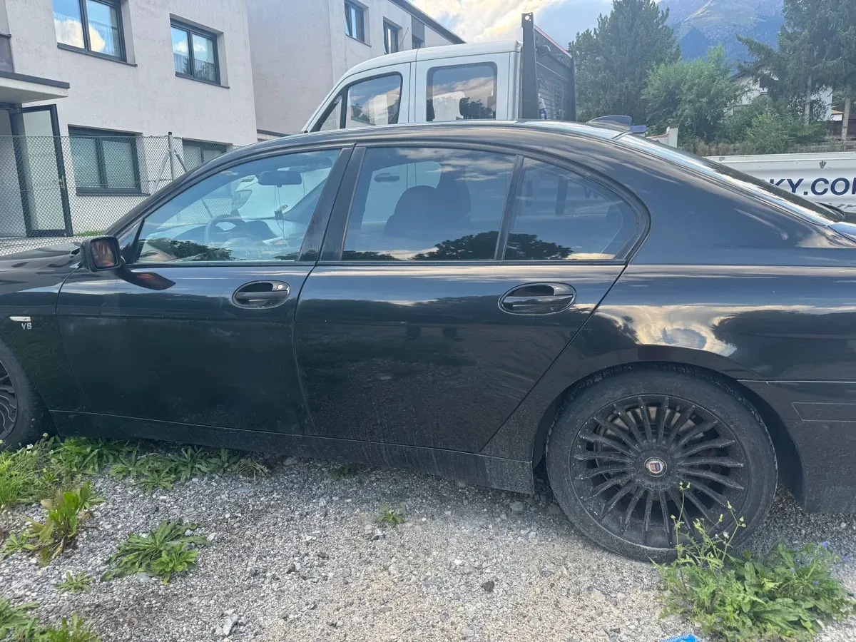 BMW 7 Series 2004 photo 2