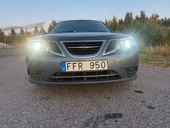 Saab 9-3 2010 photo 2