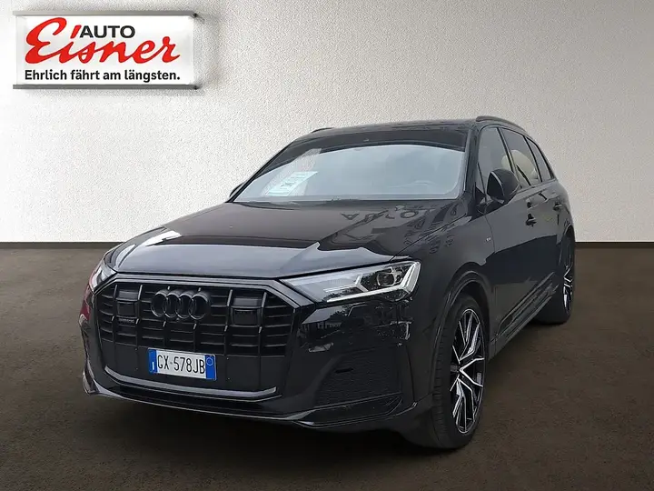 Audi Q7 2021 photo 2