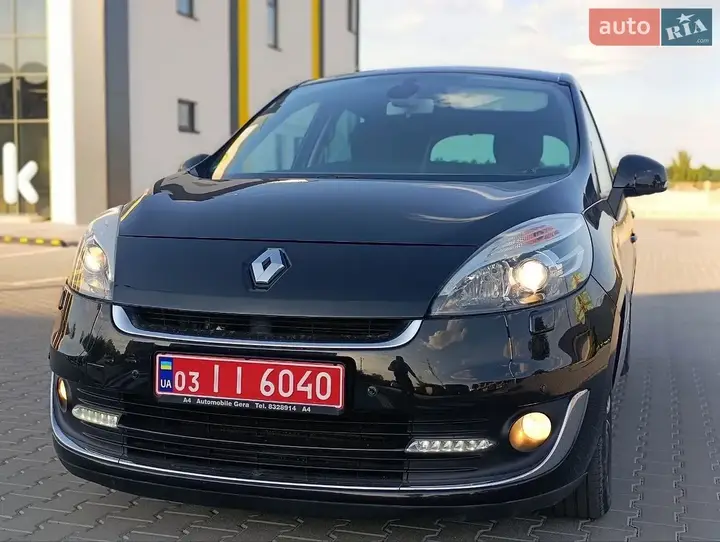 Renault Grand Scenic 2012 photo 2