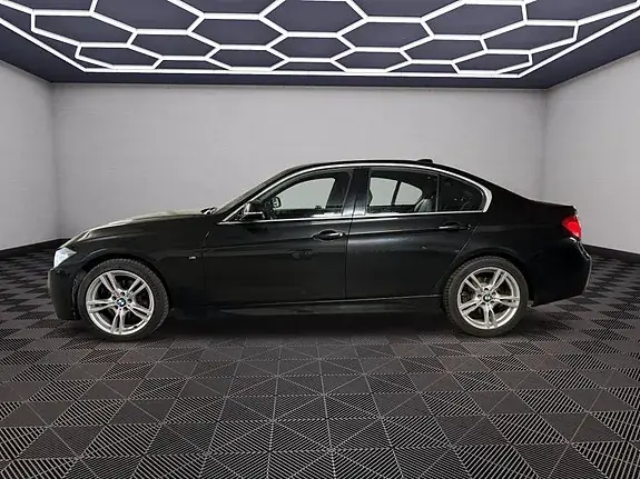 BMW 320I 2013 photo 3