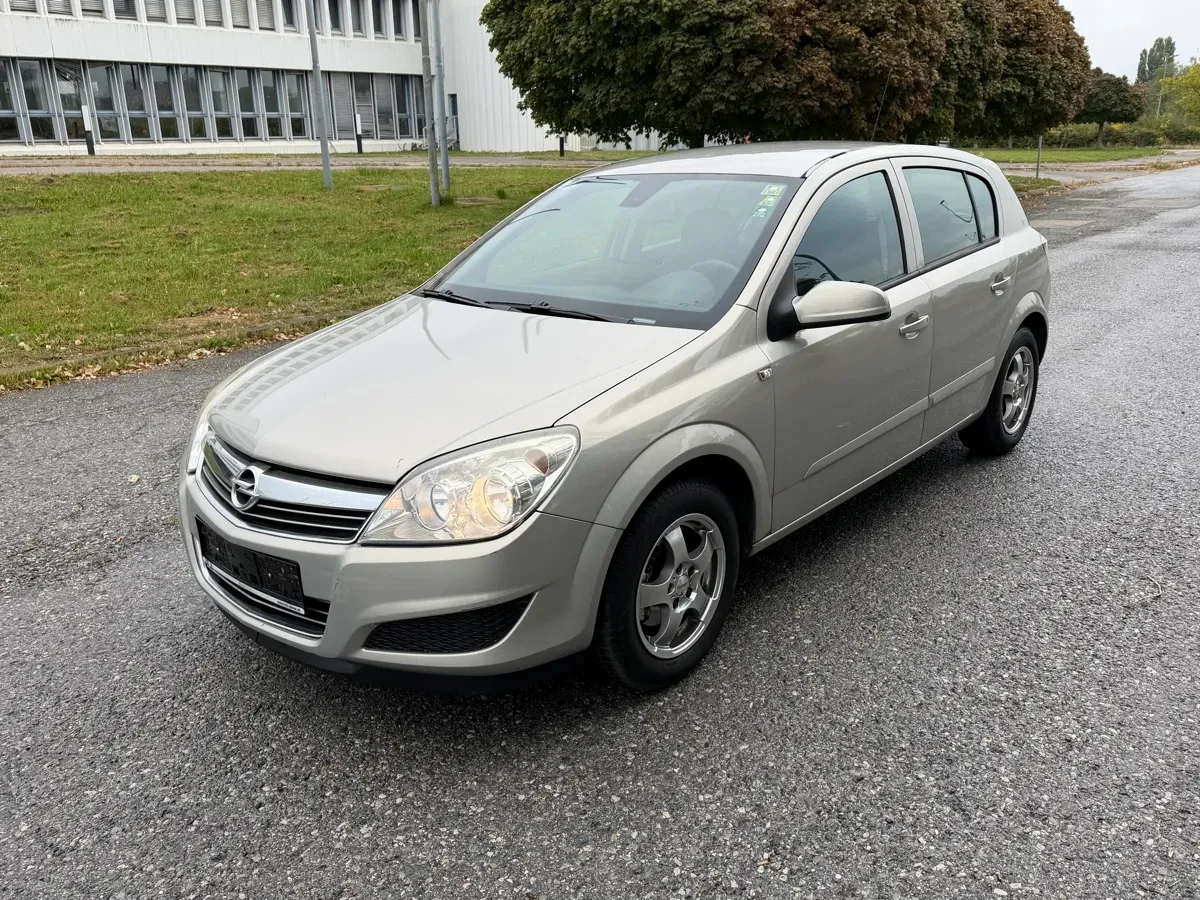 Opel Astra 2009 photo 2