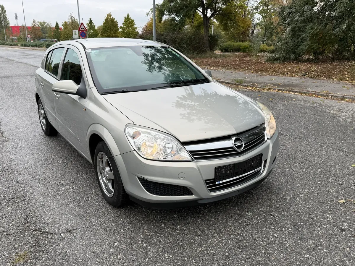 Opel Astra 2009 photo 3