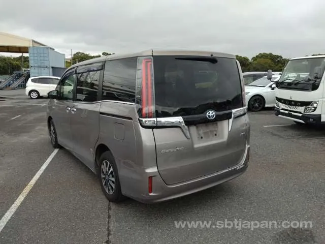 Toyota Esquire 2019 photo 3