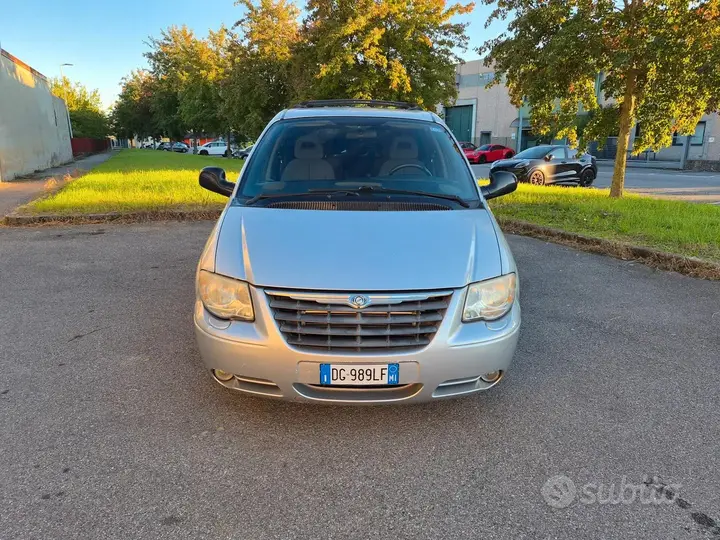Chrysler Voyager 2007 photo 2