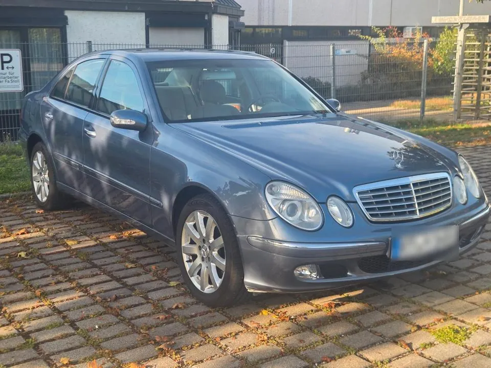 Mercedes-Benz W211