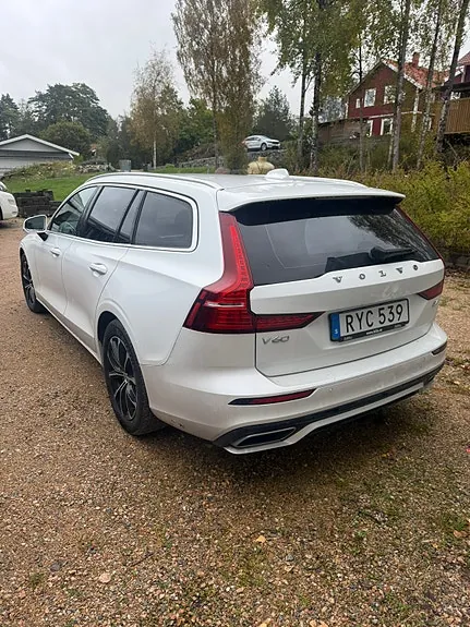 Volvo V60 2019 photo 2