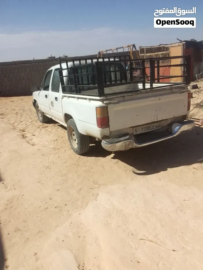 Toyota Hilux 1996 photo 3