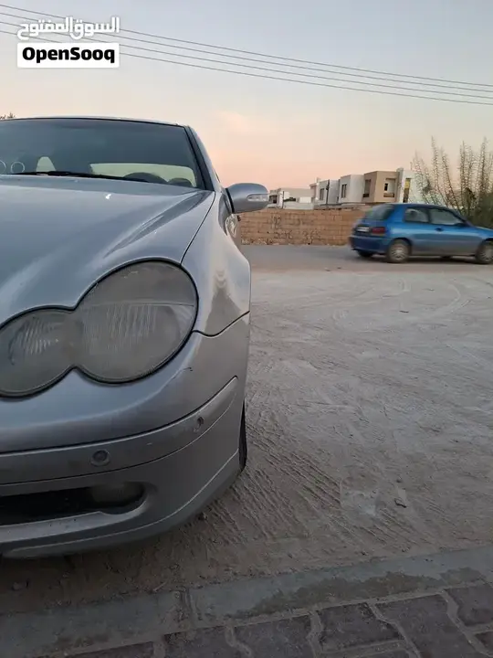 Mercedes-Benz C-Class 2004 photo 2