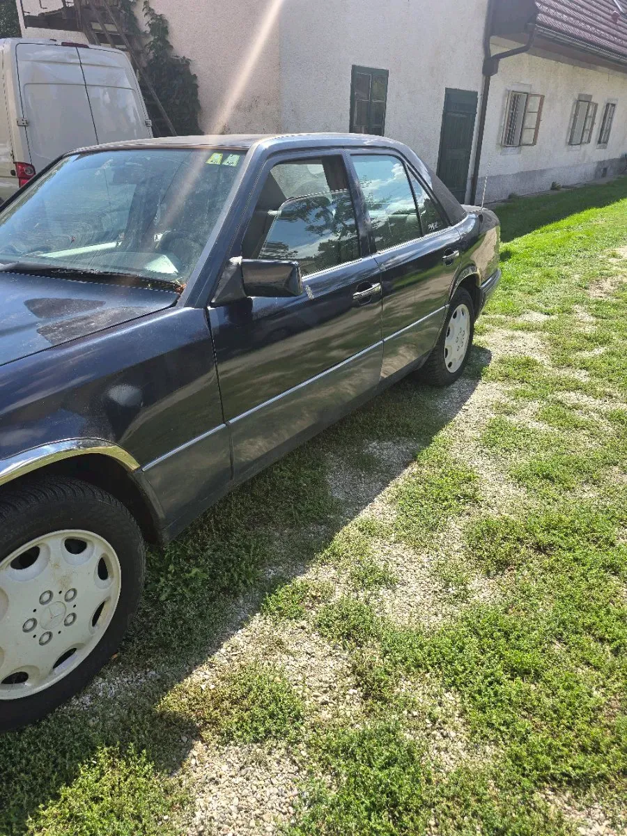 Mercedes-Benz E-Class 1994 photo 3