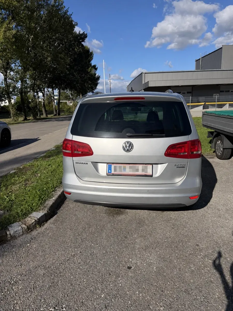 Volkswagen Sharan 2012 photo 2
