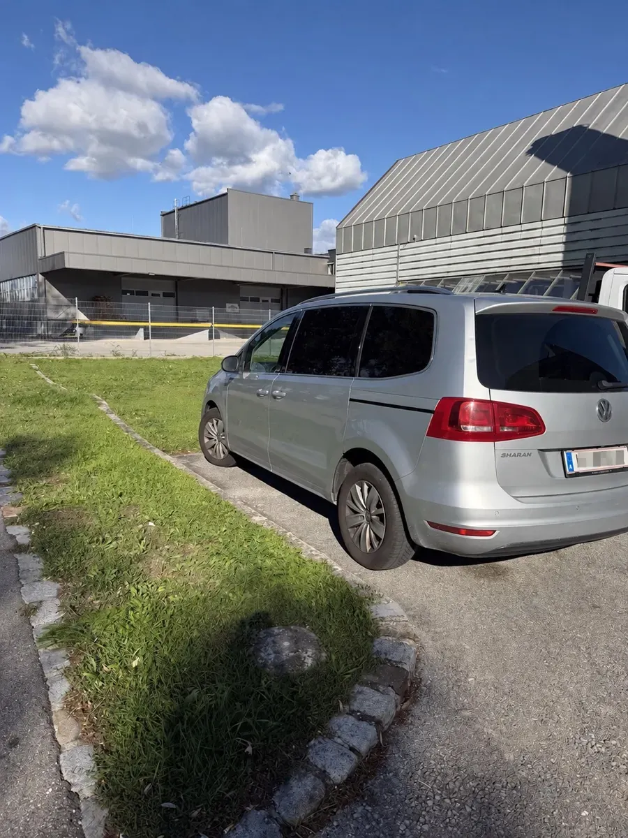 Volkswagen Sharan 2012 photo 3
