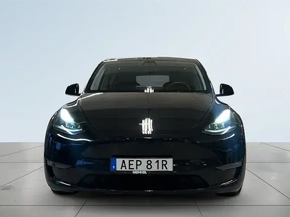 Tesla Model Y 2023 photo 2
