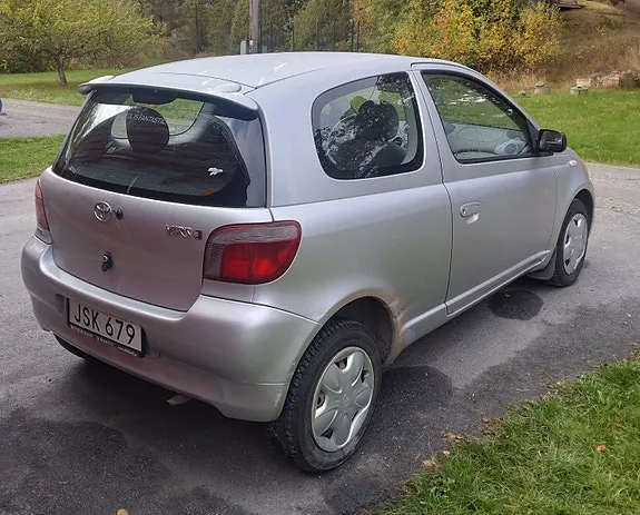 Toyota Yaris 1999 photo 4