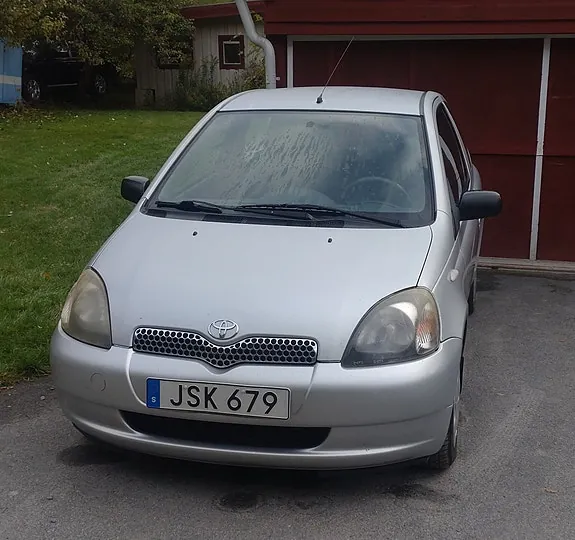Toyota Yaris 1999 photo 2