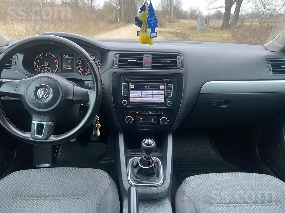 Volkswagen Jetta 2011 photo 3
