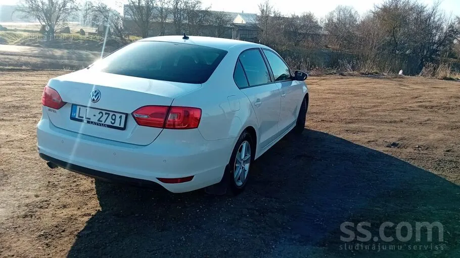 Volkswagen Jetta 2011 photo 2