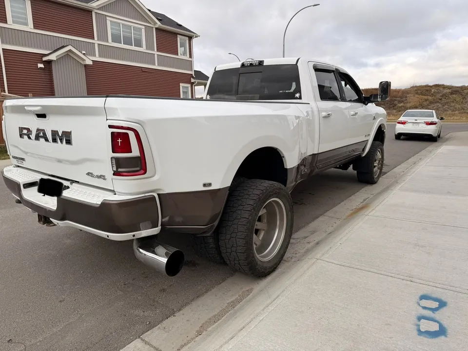 Ram 3500 Laramie 2019 photo 3