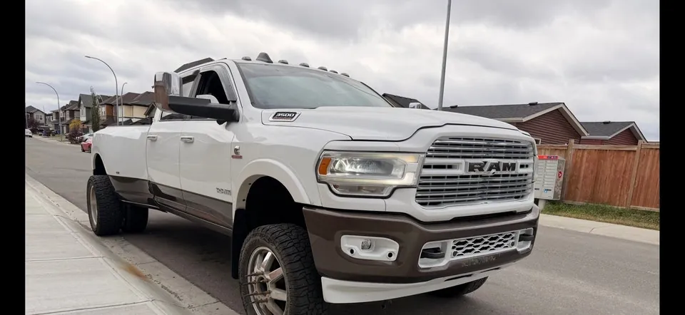 Ram 3500 Laramie 2019 photo 2