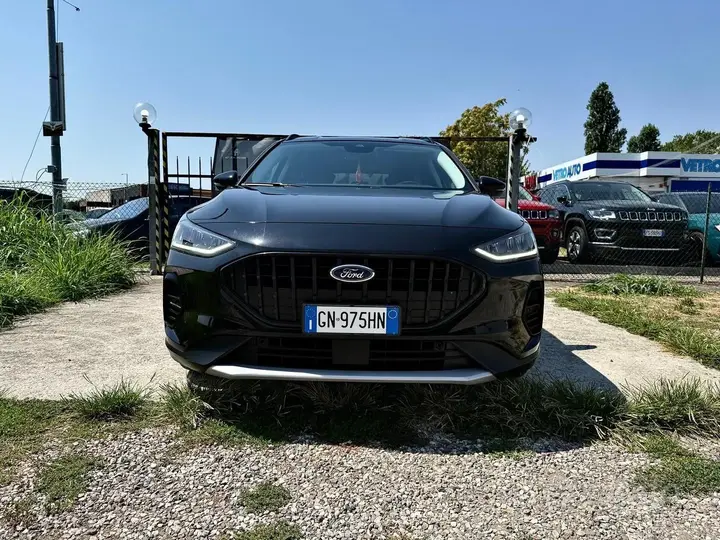 Ford Focus 2023 photo 2