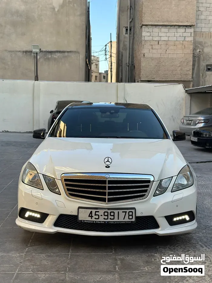 Mercedes-Benz E-Class 2011 photo 2