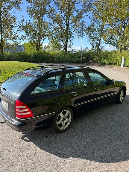 Mercedes-Benz C320 2003 photo 2