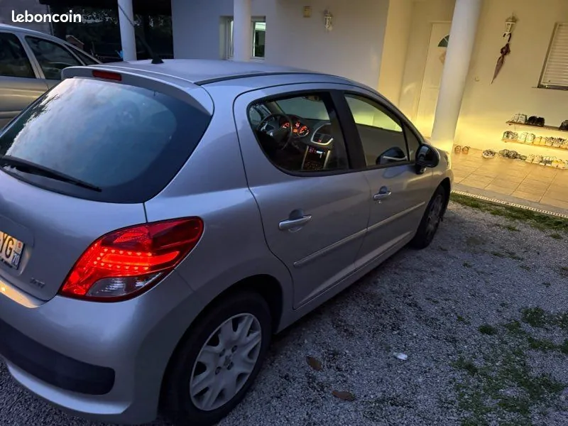 Peugeot 207 2012 photo 4