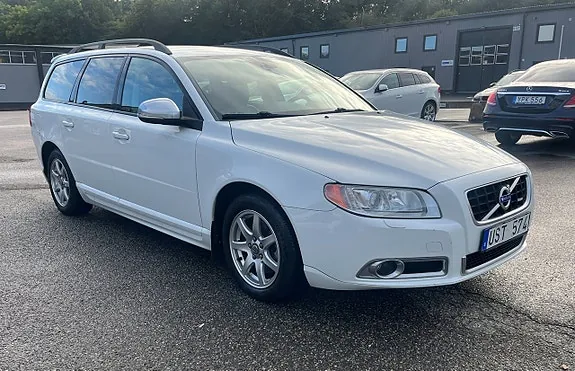 Volvo V70 2012 photo 2