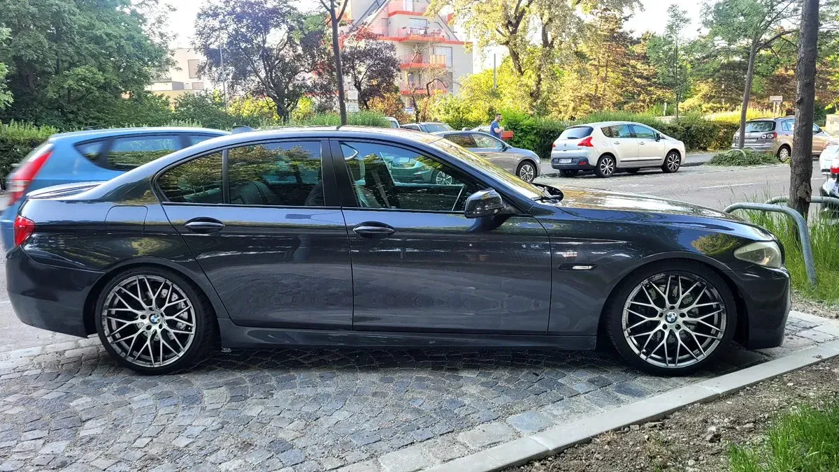 BMW 5 Series 2010 photo 2