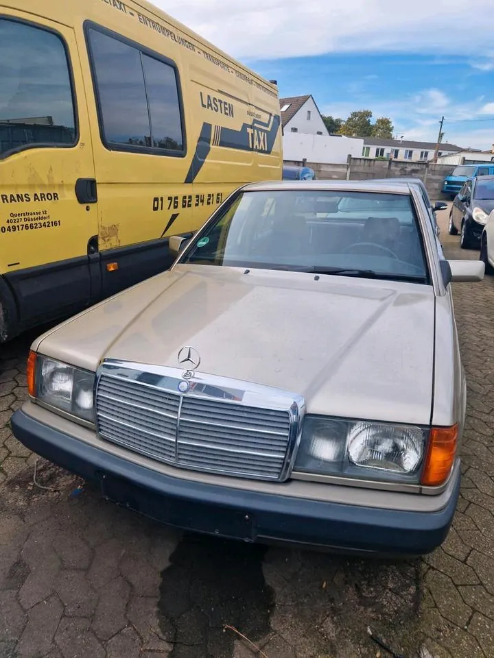 Mercedes-Benz 190E