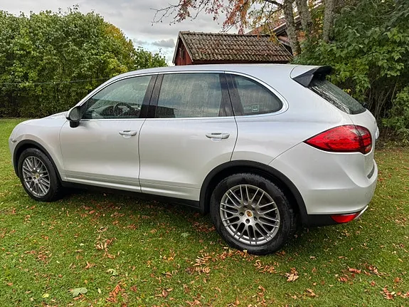 Porsche Cayenne 2012 photo 2
