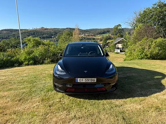 Tesla Model Y 2023 photo 2