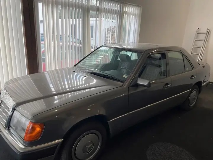 Mercedes-Benz 200 D