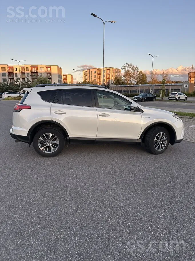 Toyota Rav4 2016 photo 3
