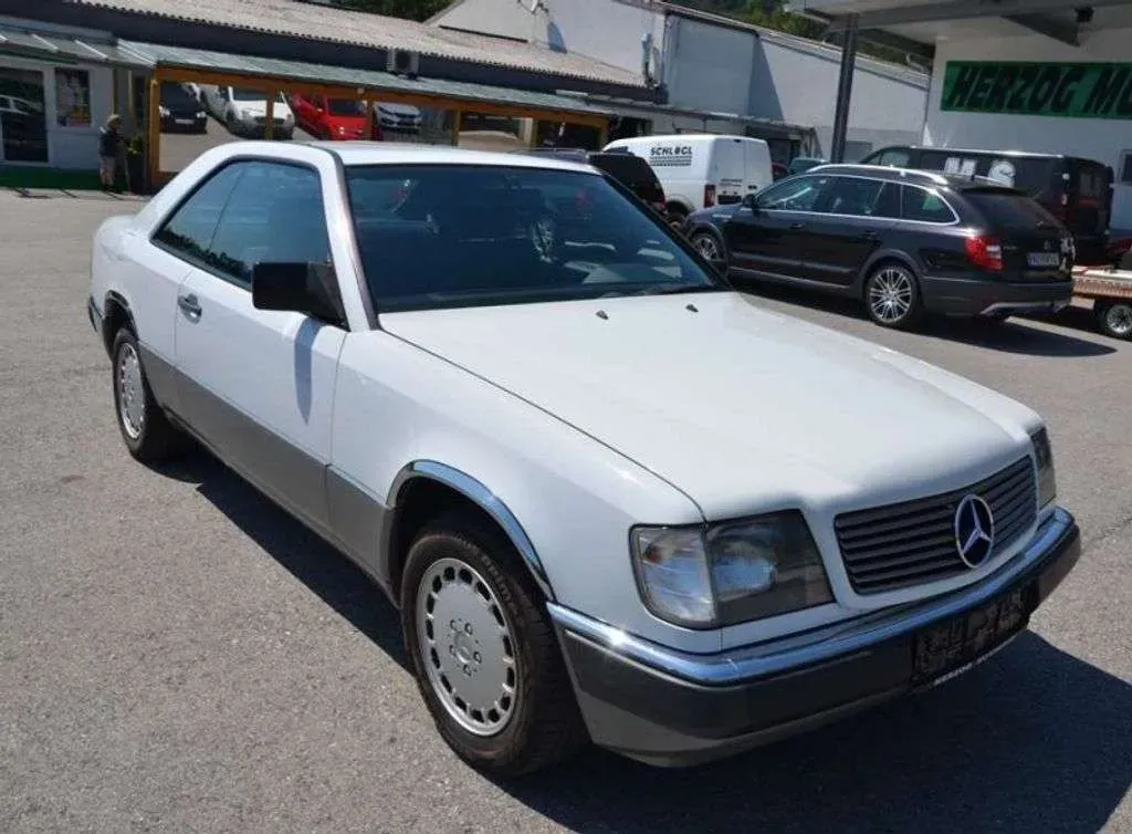 Mercedes-Benz E-Class 1987 photo 2