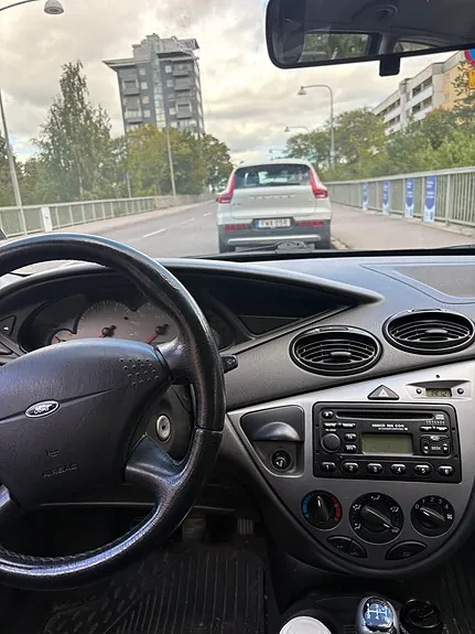 Ford Focus 2000 photo 3