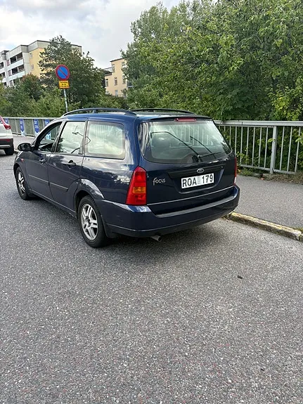 Ford Focus 2000 photo 2