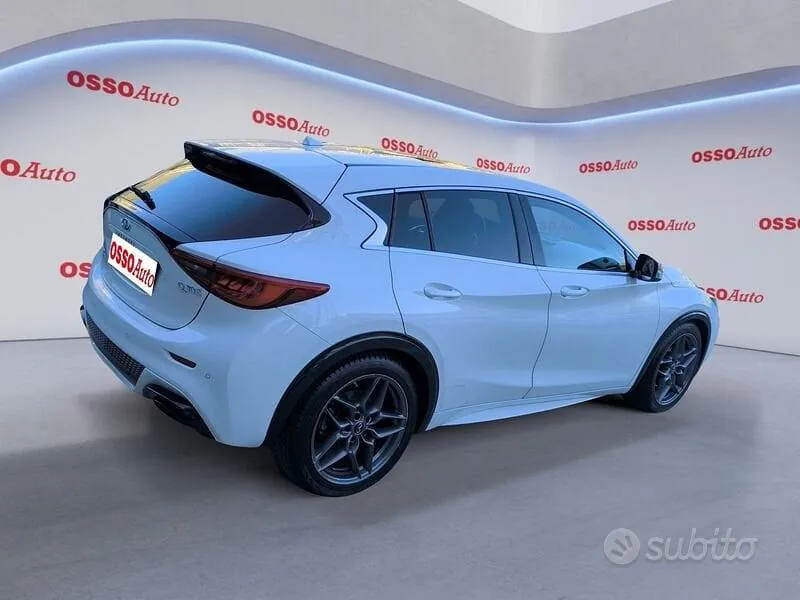 Infiniti Q30 2016 photo 3