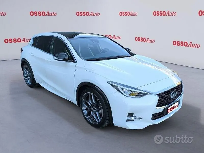 Infiniti Q30 2016 photo 2