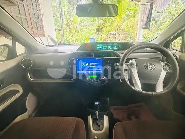 Toyota Aqua 2013 photo 2