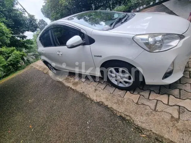 Toyota Aqua 2013 photo 3