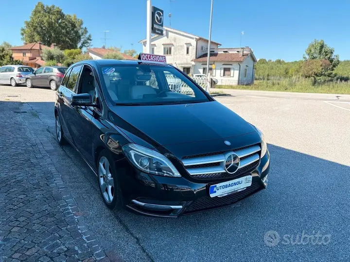 Mercedes-Benz B 2012 photo 2