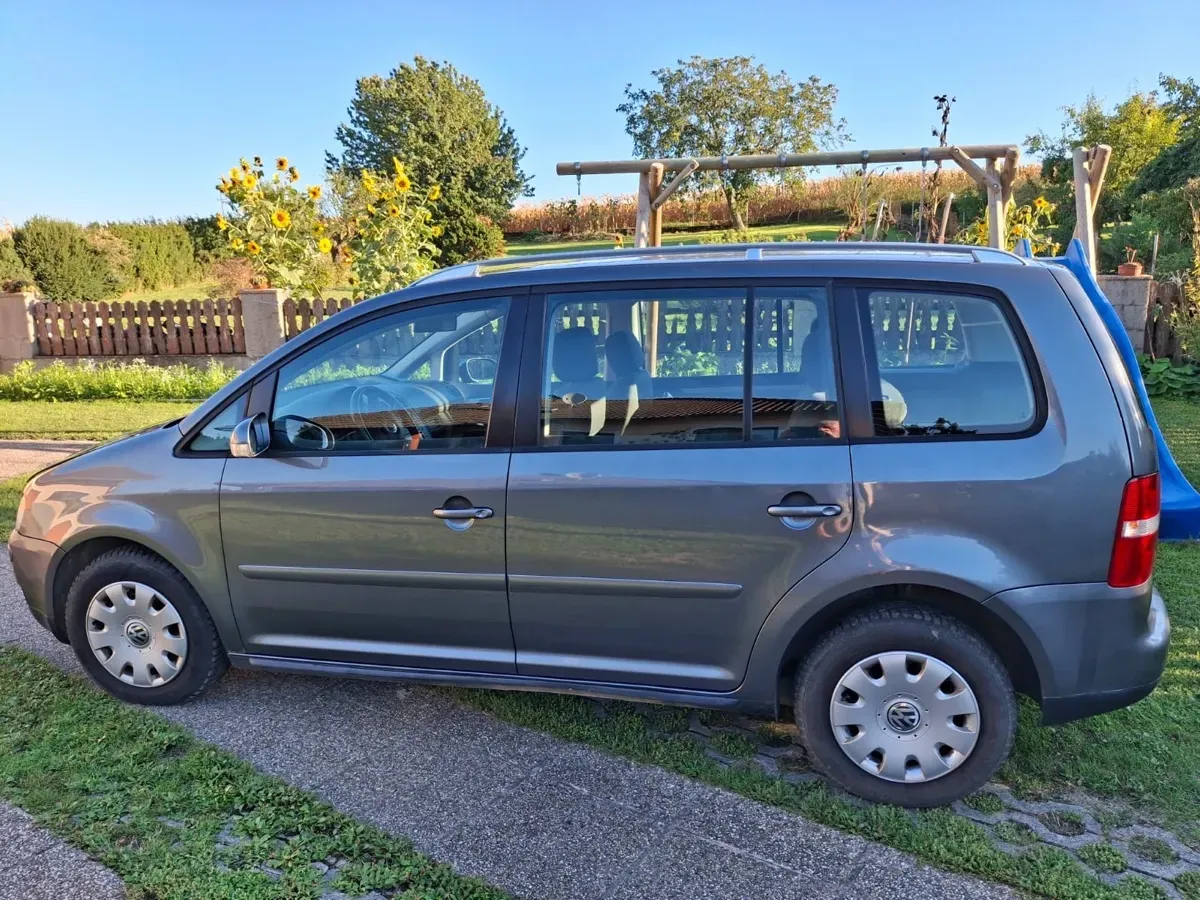 Volkswagen Touran 2003 photo 2