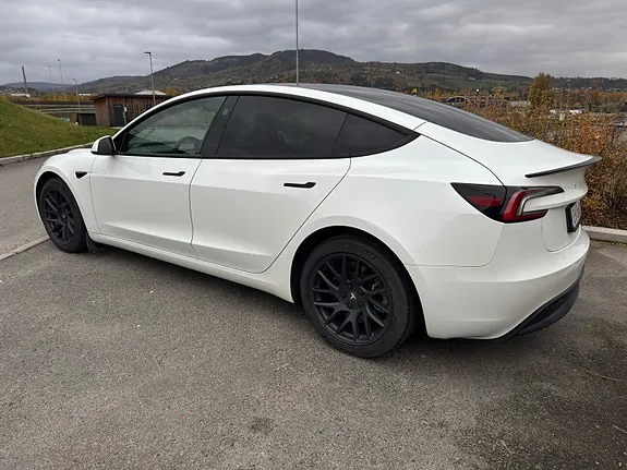 Tesla Model 3 2024 photo 4