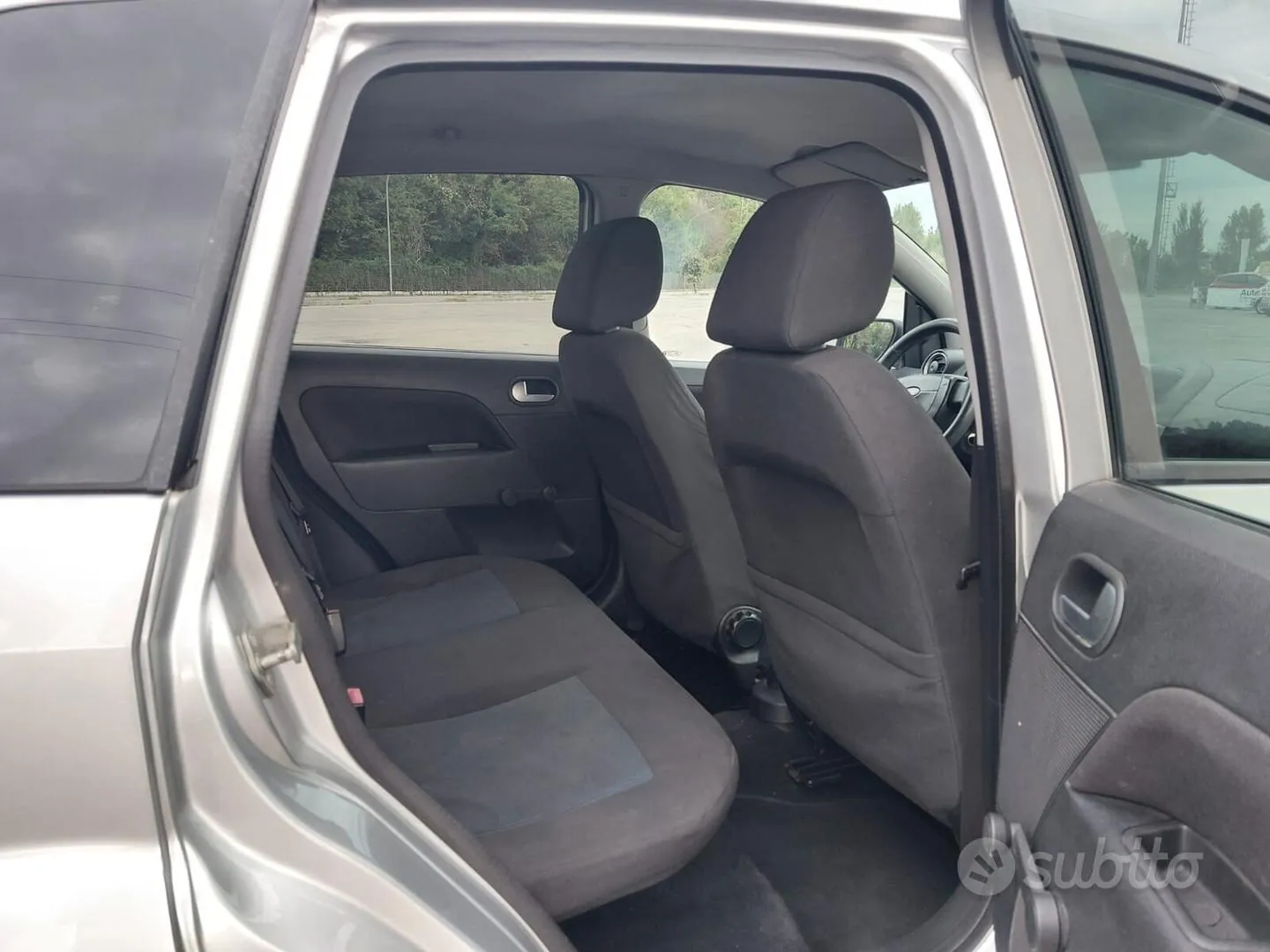 Ford Fiesta 2005 photo 3
