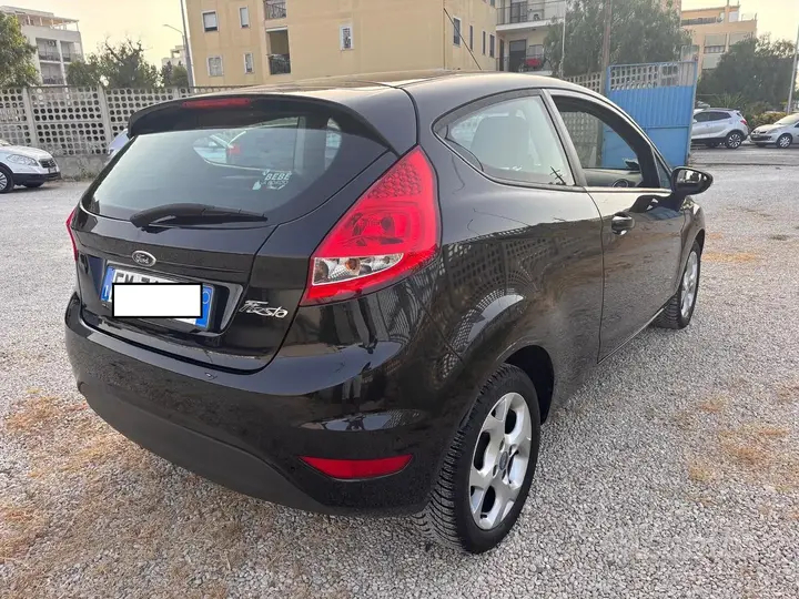 Ford Fiesta 2012 photo 5