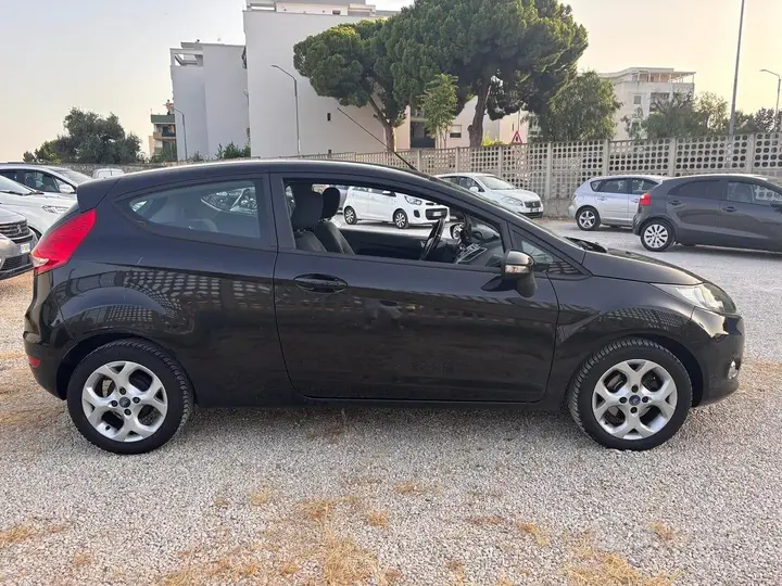 Ford Fiesta 2012 photo 4