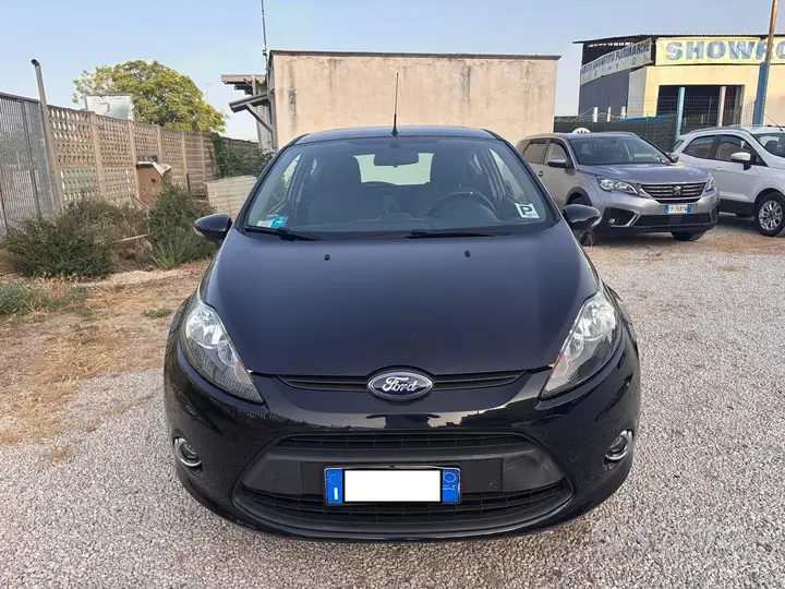 Ford Fiesta 2012 photo 2