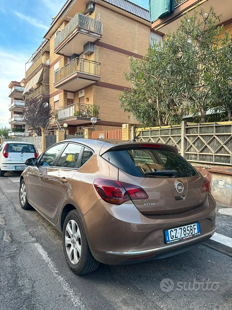 Opel Astra J 2015 photo 4