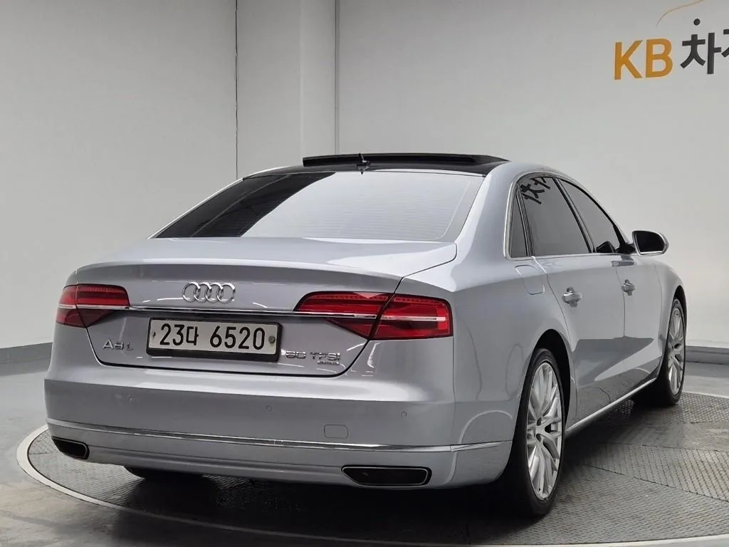 Audi A8 2015 photo 3